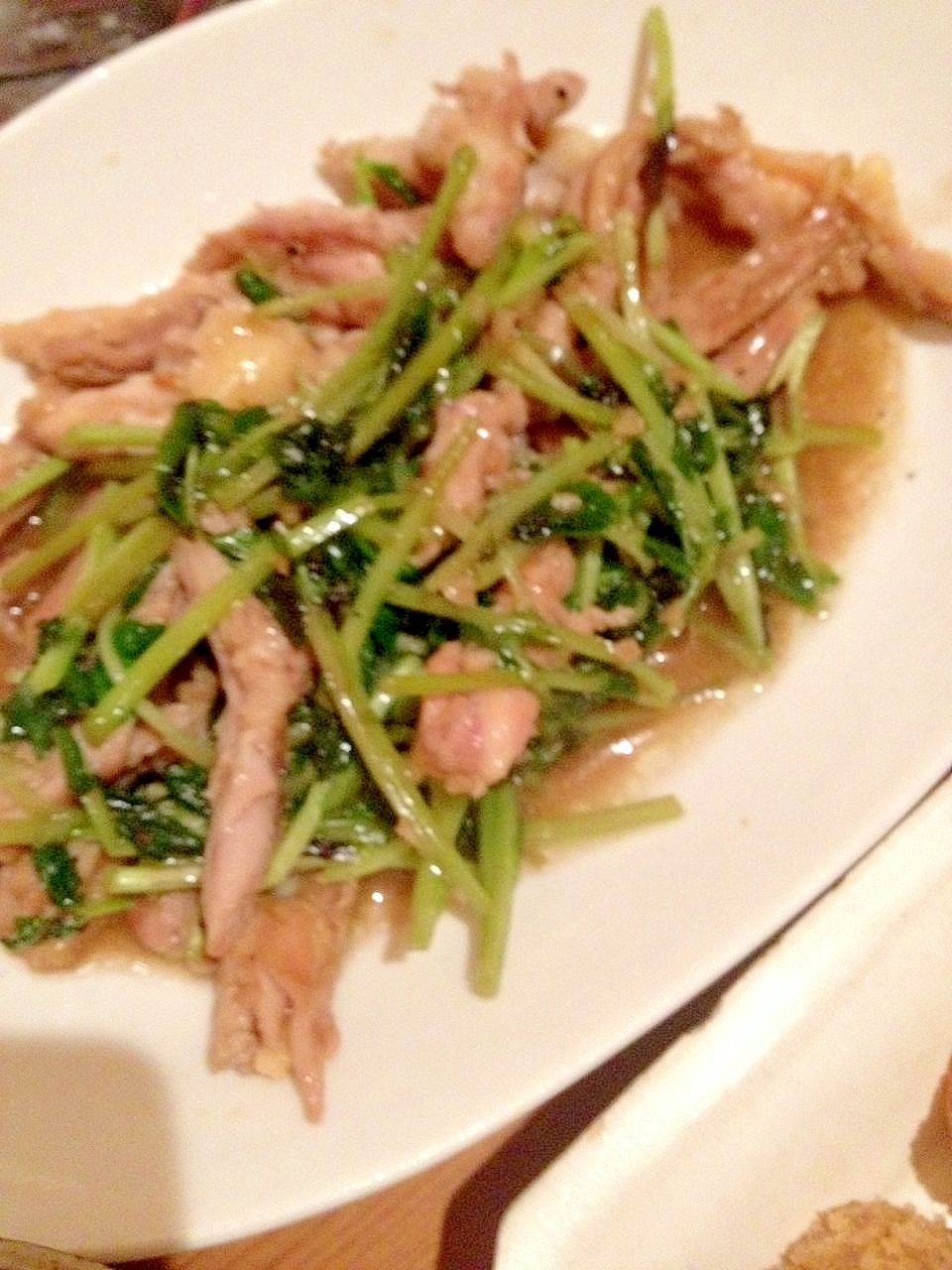 せせりと空豆豆苗のにんにくオイスター炒め レシピ・作り方 by macman3737|楽天レシピ